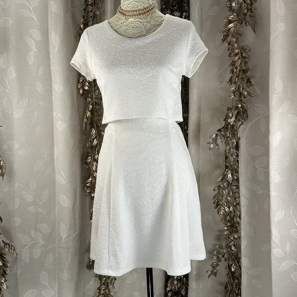 Hem & Thread‎ White Jacquard Textured Fit & Flare Dress side Cutouts Small - Picture 3 of 14